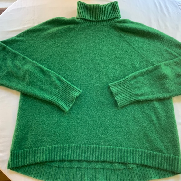J CREW Emerald green turtleneck sweater/XL/non smoker - Picture 4 of 5